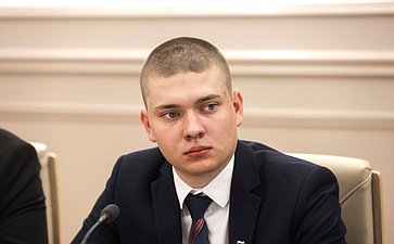 Встреча Александра Варфоломеева с членами молодежного парламента при Тульской областной Думе