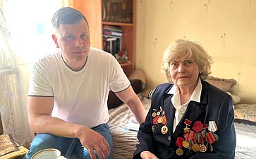 Артем Малащенков навестил бывшую малолетнюю узницу из Смоленска