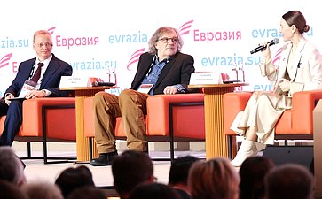 Константин Косачев обратился с приветственным словом к участникам Общественно-деловоого форума «Евразия – территория традиционных ценностей» (фото — Пресс-служба АНО «Евразия»)