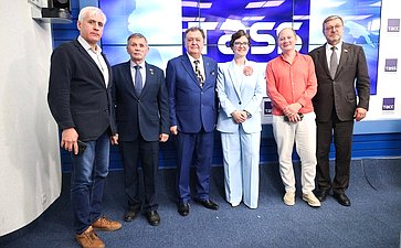 Константин Косачев принял участие в пресс-конференции, посвященной старту проекта «Рыцари детства» (фото ТАСС)