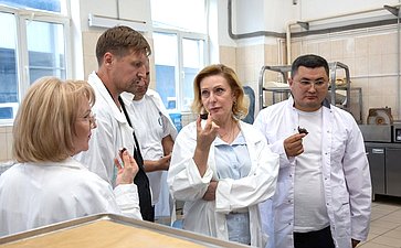 Сенаторы посетили предприятия народных художественных промыслов г. Суздаля