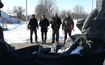 Айрат Гибатдинов возложил цветы к мемориалу «Непокорённые» в городе Краснодон Луганской Народной Республики