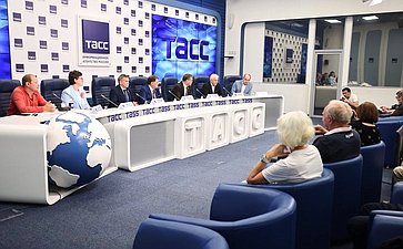 Константин Косачев принял участие в пресс-конференции, посвященной старту проекта «Рыцари детства» (фото ТАСС)