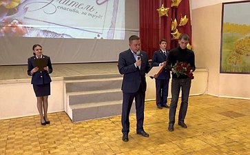 Айрат Гибатдинов поздравил учителей города Ульяновска с профессиональным праздником