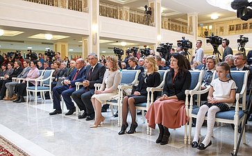 Церемония передачи наград родственникам погибших журналистов
