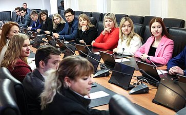 Встреча Александра Савина с представителями Молодежного парламента Калужской области