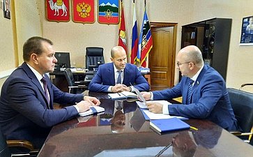 Олег Цепкин в ходе региональной поездки посетил г. Трехгорный и провел встречу с руководством города
