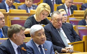 Члены Совета Федерации на пленарном заседании Совета законодателей Российской Федерации