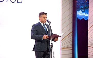 Ю. Архаров принял участие в церемонии вручения дипломов выпускникам Сеченовского Университета