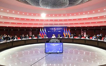 Председатель Совета Федерации Валентина Матвиенко приняла участие в пленарном заседании Десятого Российско-Армянского межрегионального форума в Ереване