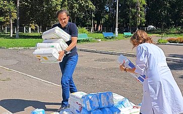 Андрей Хапочкин привез гуманитарную помощь в ПВР Курской и Белгородской областей