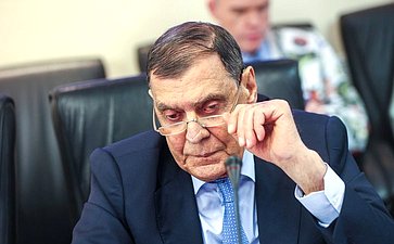 Совещание Комитета Совета Федерации по Регламенту и организации парламентской деятельности «Выборы в 2025 году и общественный контроль за голосованием»