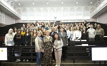 Наталия Косихина встретилась с обучающимися в Москве студентами из Ярославской области