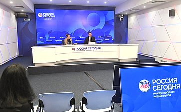 В международном мультимедийном пресс-центре Медиагруппы «Россия сегодня» состоялась пресс-конференция председателя Комитета Совета Федерации по аграрно-продовольственной политике и природопользованию Александра Двойных по итогам работы в весеннюю сессию