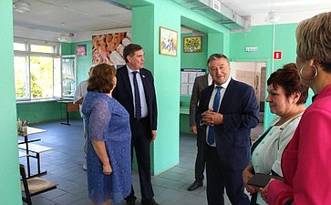 Александр Савин присутствовал на церемонии открытия нового учебного года в общеобразовательной школе № 2 г. Белоусово