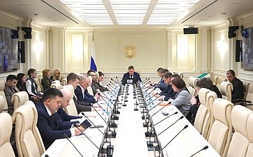 Совещание на тему «О механизмах возвращения в гражданский оборот неиспользуемых земельных участков, принадлежавших организациям, исключенным из единого государственного реестра юридических лиц, и собственники которых не установлены»