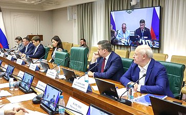 Круглый стол на тему «Обеспечение устойчивого развития арктических поселков и сел»
