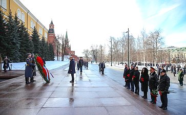 В. Матвиенко приняла участие в церемонии возложения венков к Могиле Неизвестного Солдата