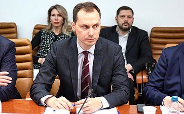 Совещание Комитета Совета Федерации по федеративному устройству, региональной политике, МСУ и делам Севера на тему «Совершенствование преференциальных режимов ДФО и Арктики для развития транспортно-логистической отрасли»