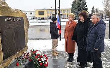 Ольга Бас в ЛНР приняла участие в открытии обновленного мемориала участникам Великой Отечественной войны