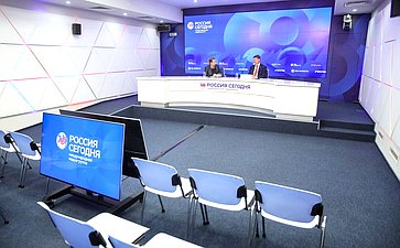 В Пресс-центре «Россия сегодня» состоялась пресс-конференция председателя Комитета СФ по федеративному устройству, региональной политике, местному самоуправлению и делам Севера Андрея Шевченко, посвященная работе Комитета в период весенней сессии