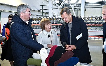 Сенаторы посетили Байкальский текстильный комбинат и ряд производителей продукции из шерсти
