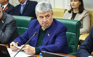 Геннадий Емельянов