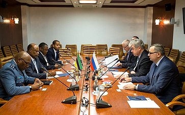 Встреча В. Бондарева с послом Республики Мозамбик