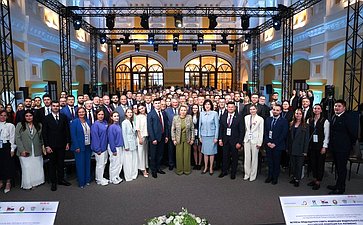 Встреча Председателя СФ Валентины Матвиенко и Председателя Совета Республики Национального собрания Республики Беларусь Натальи Кочановой с представителями молодежи России и Беларуси