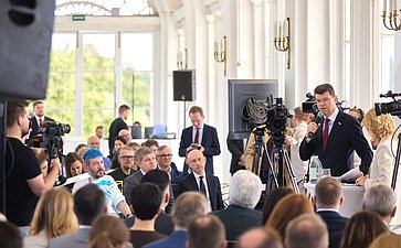 Инна Святенко приняла участие в «Креативных диалогах», которые прошли в ГМЗ «Царское Село» в дни Петербургского международного экономического форума
