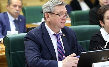 Александр Лутовинов