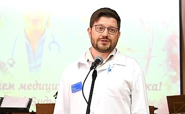 Айрат Гибатдинов поздравил медиков с приближающимся Днем медицинского работника