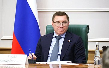 Владимир Якушев