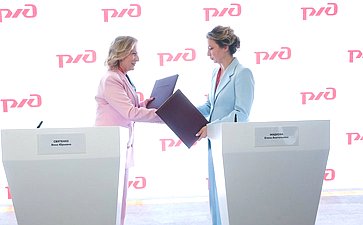 XXVIII Петербургский международный экономический форум (ПМЭФ’25). Подписание соглашения о сотрудничестве между Советом по региональному здравоохранению при СФ и ОАО «Российские железные дороги»