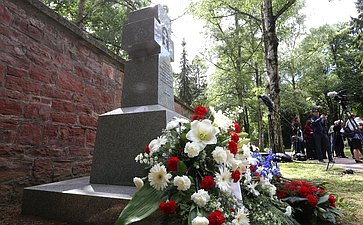 Церемония открытия памятника советским гражданам, умершим во время войны в плену и на принудительных работах во Франкфурте-на-Майне