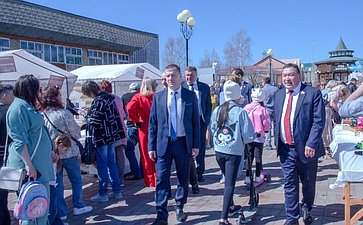 Александр Новьюхов встретился с жителями, главой района Русланом Александровым, депутатами представительного органа муниципального образования