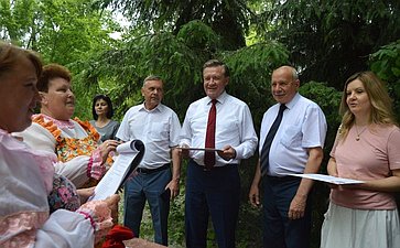 Сергей Рябухин в ходе поездки в регион принял участие в 57-м Всероссийском Пушкинском празднике поэзии в с. Языково Карсунского района