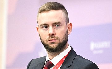 Сессия «Национальная модель: улучшение делового климата России и инвестиционное развитие регионов Дальнего Востока». X Восточный экономический форум