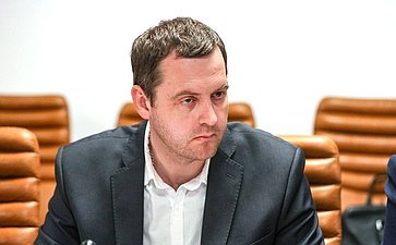 Круглый стол Комитета Совета Федерации по бюджету и финансовым рынкам на тему «Инвестиционный налоговый вычет как инструмент стимулирования инвестиционной активности в субъектах Российской Федерации»