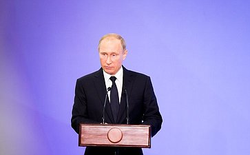 В. Путин В пленарном заседании Второго форума регионов России и Беларуси приняли участие Президенты двух стран