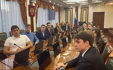 Александр Ролик провёл встречу со студентами-старостами первого курса Юридического факультета МГУ имени М.В. Ломоносов