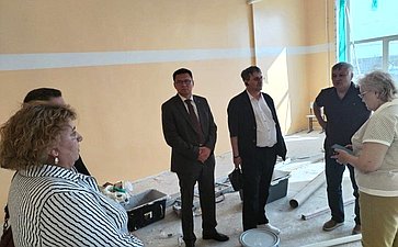 Сергей Михайлов в рамках рабочей поездки проверил ход строительных работ в образовательных организациях Забайкальского края