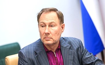 Круглый стол Комитета Совета Федерации по социальной политике совместно с Комитетом Совета Федерации по экономической политике «Создание в России федеральных круглогодичных курортов: реализация федерального проекта «Пять морей и озеро Байкал»»