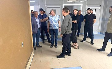 Анатолий Артамонов в Кисловодске посетил стройплощадки социальных объектов