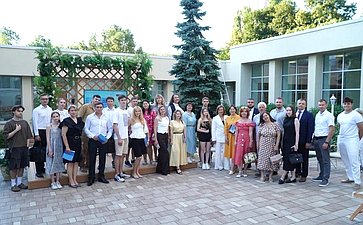Марина Сидухина в Самарской области приняла участие в ряде мероприятий ко Дню любви, семьи и верности, где чествовали многодетные семьи и семьи участников СВО
