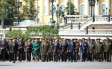 В. Матвиенко приняла участие в церемонии возложения венка к Могиле Неизвестного Солдата