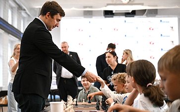 Инна Святенко и Сергей Карякин приняли участие в открытии шахматного клуба и совещании «Вовлечение участников СВО в физическую культуру и спорт»