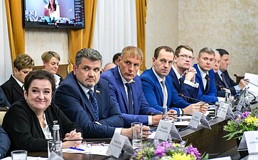 Вячеслав Тимченко провел расширенное заседание по вопросам контрольно-надзорной деятельности в Республике Хакасия