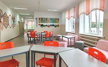 Александр Ролик в День знаний принял участие в торжественной линейке в школе № 39 г. Владивостока