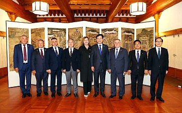 Сенаторы Российской Федерации провели в г. Сеуле переговоры с Председателем Национального собрания Республики Корея Пак Пён Соком